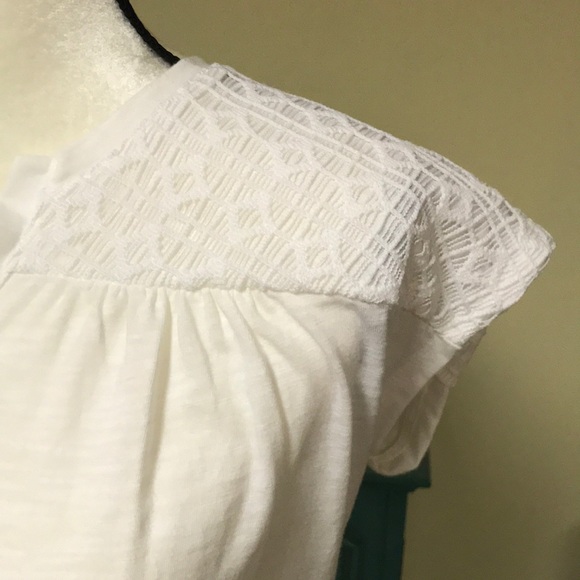 Liz Clairborne white tee - Picture 2 of 6